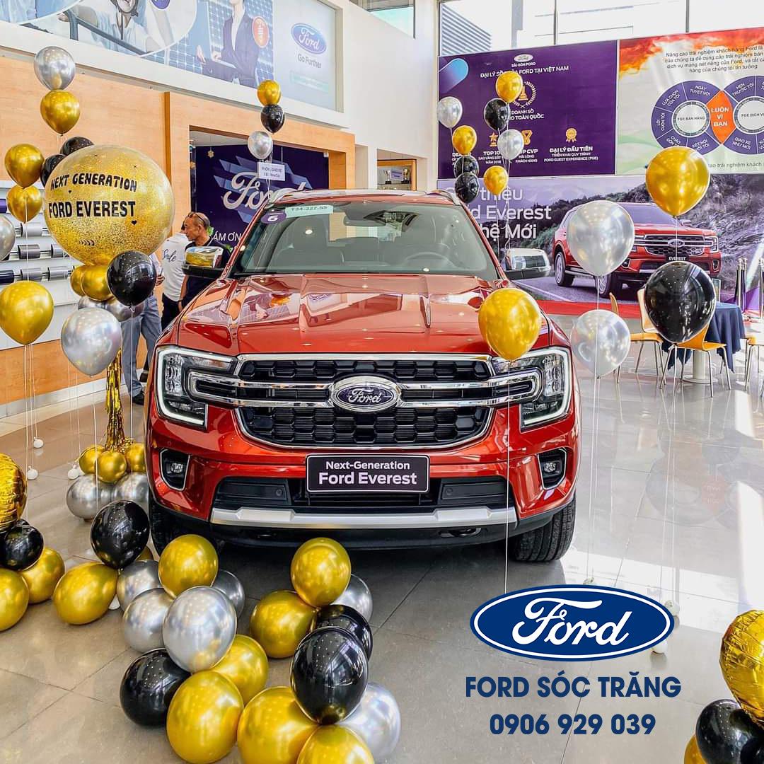 Ford Everest đỏ cam với nhiều ưu đãi đặc biệt cuối năm