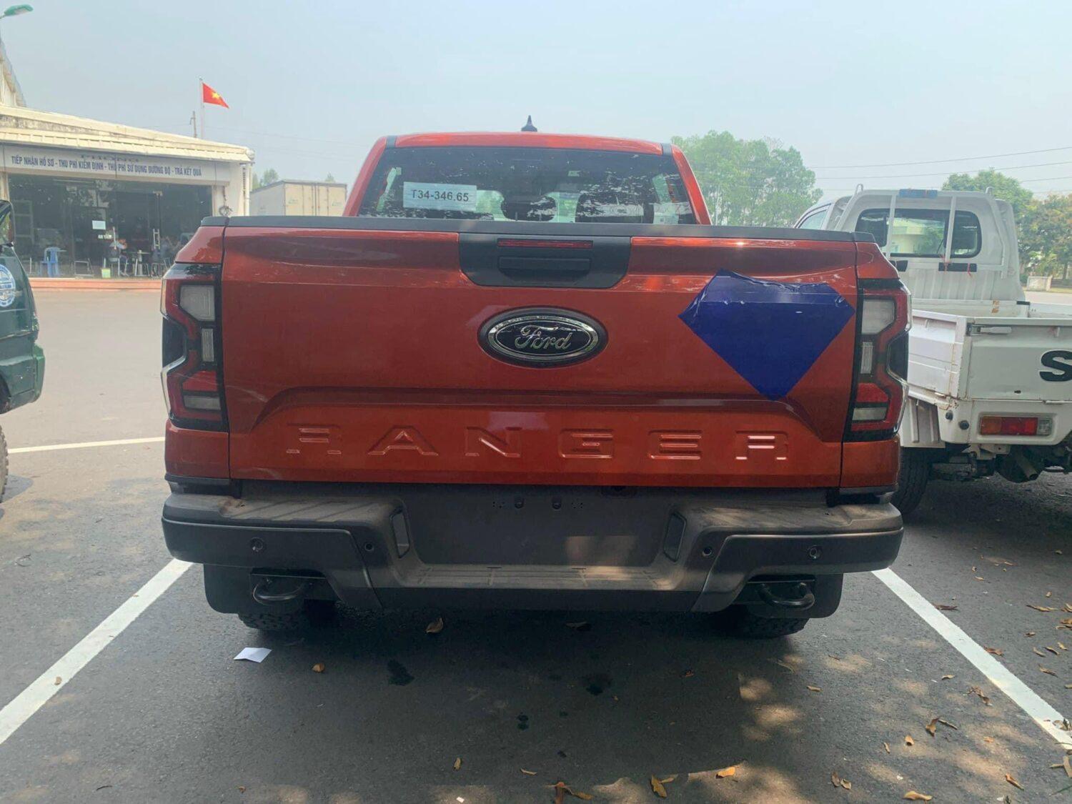 Ford Ranger Raptor 2023 xuất hiện tại Việt Nam: Giá dự kiến 1,329 tỷ đồng, tăng hơn 127 triệu