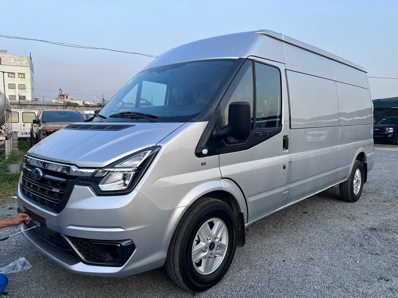 Ford Transit Tải Van 6 Chỗ 945Kg