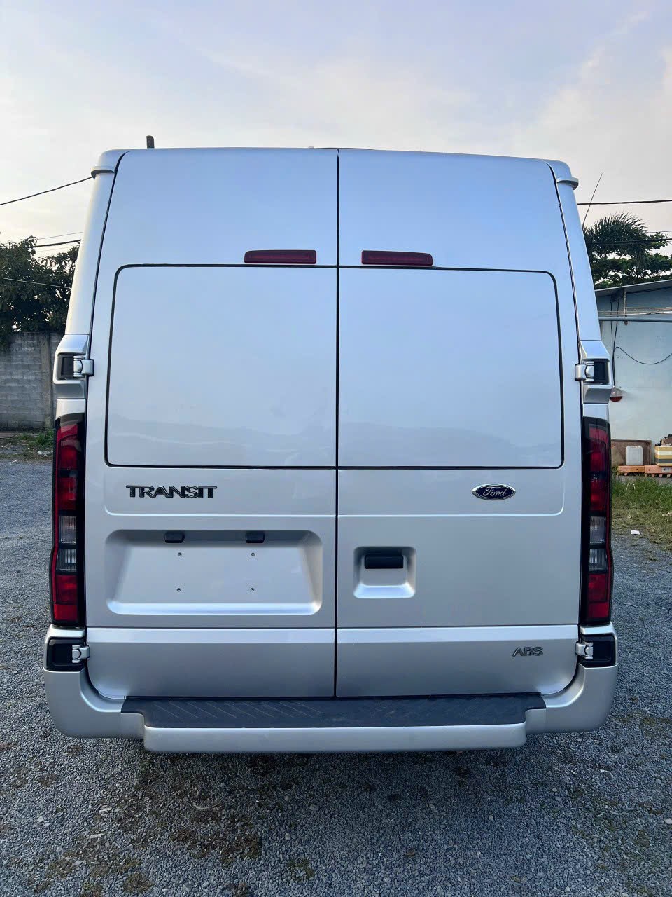 Ford Transit Tải Van 6 Chỗ 945Kg