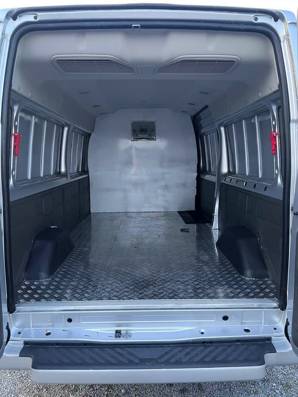 Ford Transit Tải Van 6 Chỗ 945Kg