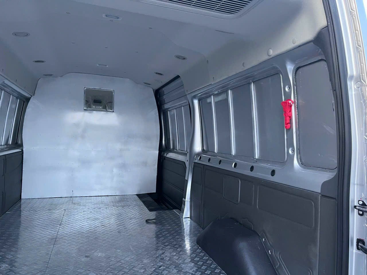 Ford Transit Tải Van 6 Chỗ 945Kg