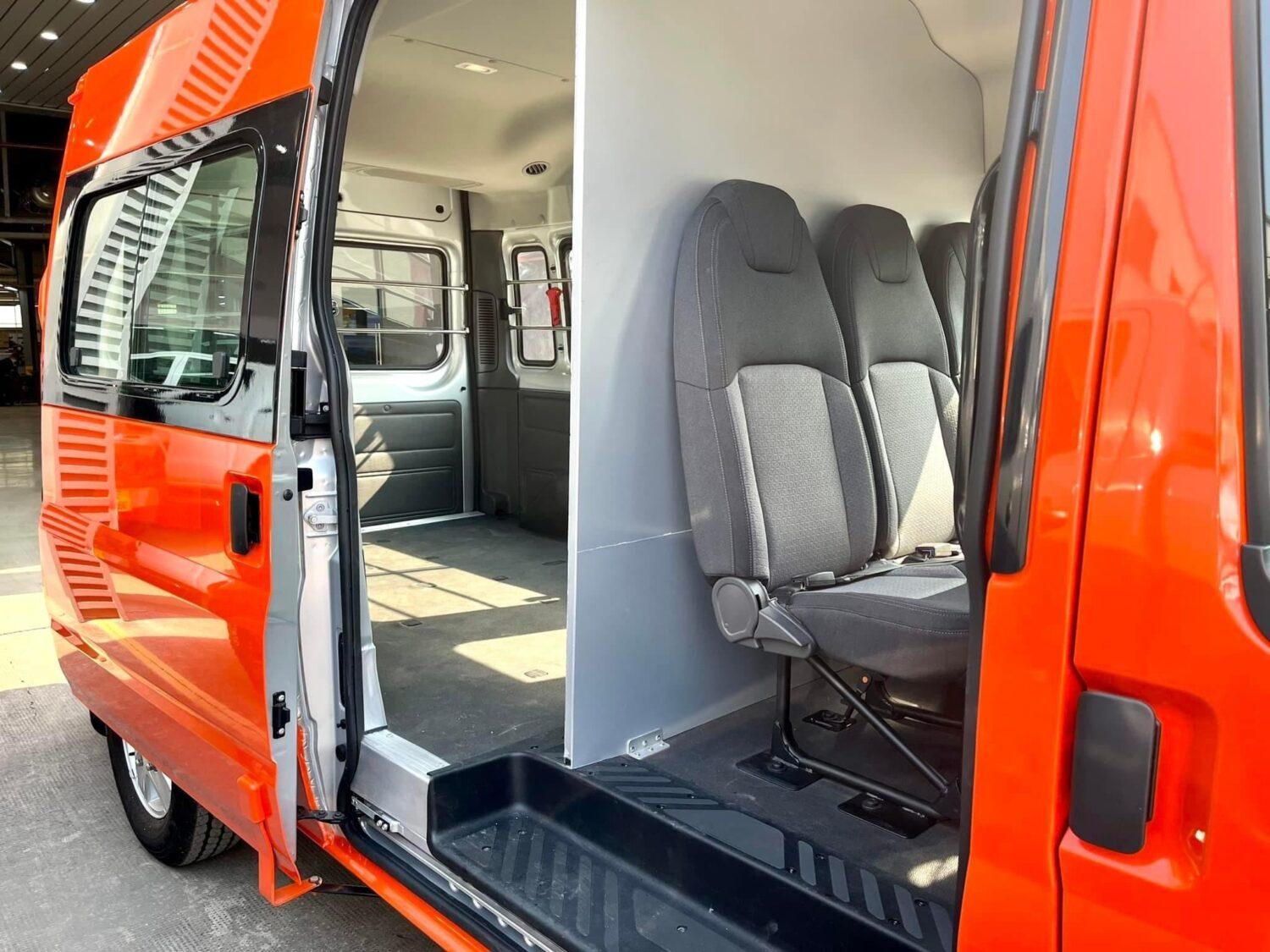 Ford Transit Tải Van 6 Chỗ 945Kg